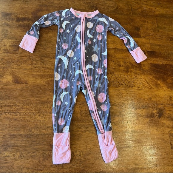 Little Sleepies pink gray To the moon and back zippy footie pajamas size 6-12 mo
